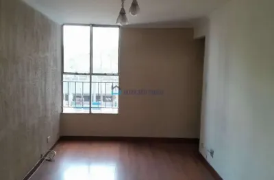 Apartamento vago, próximo ao shopping plaza sul e comercio variado da região.
