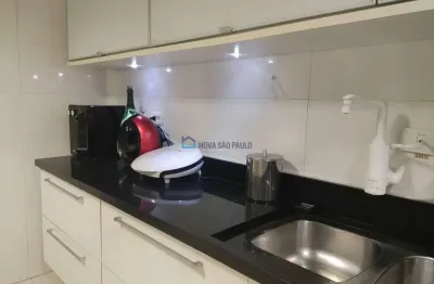 Apartamento reformado, 2 quartos, 1 vaga fixa , 2 banheiros à venda  em  moema.