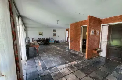 Ampla casa em interlagos com 3 quartos, sala para 3 ambientes e piscina