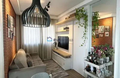 Apartamento à venda, com 2 quartos, semimobiliado, no cambuci.