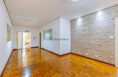 Casa térrea, 3 dormitórios, 1 suíte, 4 vagas, 4 banheiros e edícula