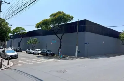 Galpão com 3.300m² à venda, em esquina de zoneamento zm e atualmente alugado.