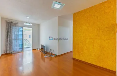 Apartamento à venda na Saúde com 3 quartos e 2 vagas de garagem.