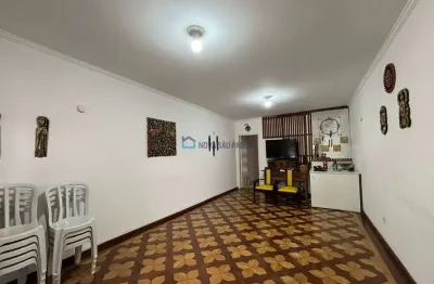 Sobrado residencial com vocação comercial, 2 quartos e 4 vagas, próximo ao metrô