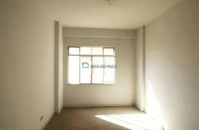 Apartamento 2 dorms a 300 m do metrô saúde - localização premium - para modernizar