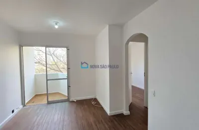 Apartamento na vila gumercindo 02 dormitórios 01 vaga livre.