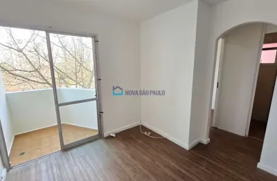 Apartamento na vila gumercindo 02 dormitórios 01 vaga livre.