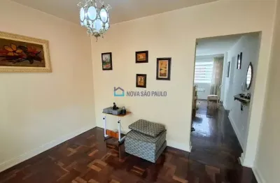 Casa à venda na praça da árvore 3 quartos amplos, 2 vagas e 200m², perto do metrô.