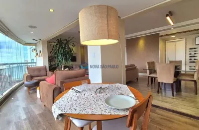 Apartamento em andar alto com varanda gourmet com churrasqueira a carvão, 3 vagas de garagem!