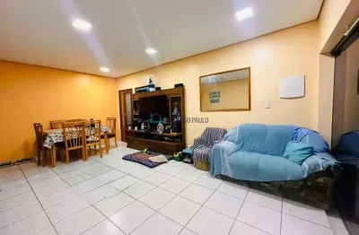 Casa térrea, com 3 dormitórios, quintal e edícula próximo ao metro saúde.