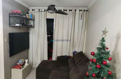 Apartamento à venda com 2 quartos e varanda no sacomã.