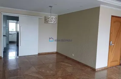 Moema, 4 dormitórios sendo1 suíte, 2 vagas, 180 metros