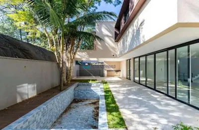 Casa de alto padrão, à venda, com 4 quartos, 4 suítes, 4 vagas, no jardim cordeiro.