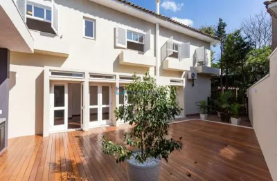 Casa em condomínio com 4 quartos na região do retiro morumbi.