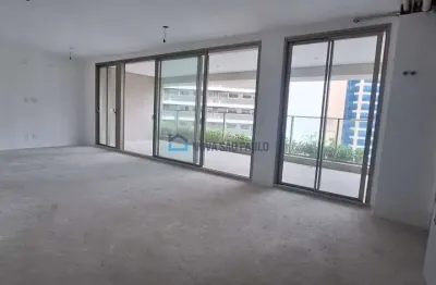 Apartamento de alto padrão em moema com interiores assinados versace home