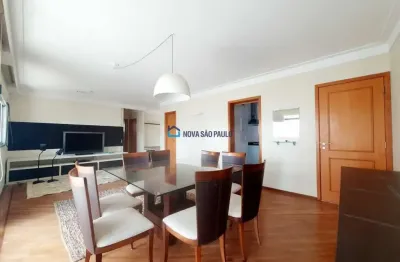 Apartamento vago,  2 vagas demarcadas com depósito ao lado, andar alto de frente, excelente padrão!