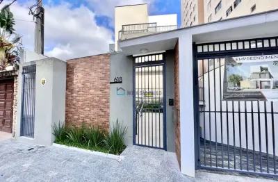 Triplex 101m²- condomínio fechado - 3 suítes, 2 vagas, ponto elétrico para carro, depóstio, varanda.
