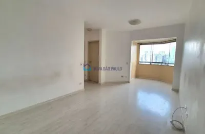 Apto impecável, reformado, planejado, varanda, andar médio, 1 vaga coberta! 650m shopping plaza sul!