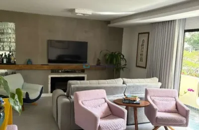 Cobertura de 340 metros  de 4 dormitórios, 4 suítes, 3 vagas de gararem