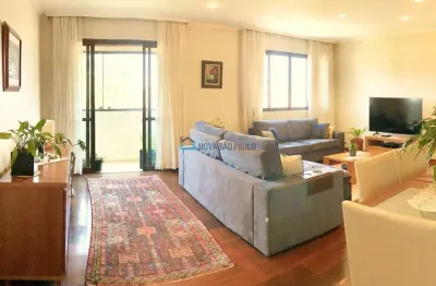 Apartamento amplo e ensolarado com 4 vagas e lazer completo em rua arborizada