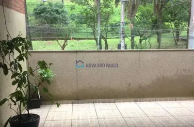 Casa à venda próximo ao metrô jabaquara com 2 quartos e 1 vaga.