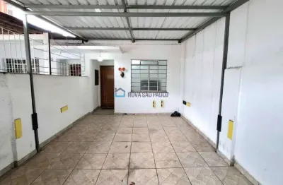 Sobrado em mirandópolis com 2 quartos, espaço externo versátil, quintal e 1 vaga de garagem