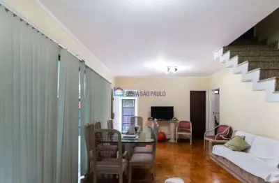 Casa a venda em indianópolis, com 03 dormitórios e 02 vagas de garagem