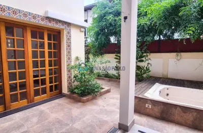 Sobrado amplo com hidro, edícula multifuncional e quintal arborizado