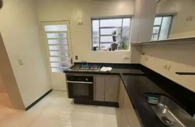 Casa sobrado reformada  com 3 quartos sendo uma suíte, 2 vagas cobertas  à venda  na vila mariana