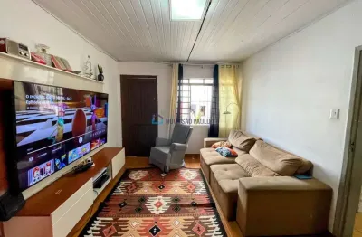 Casa térrea com 2 quartos, localizado na região da vila guarani