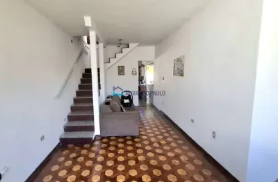 Sobrado amplo na Vila do Encontro 237m², 6 dormitórios, quintal com churrasqueira.