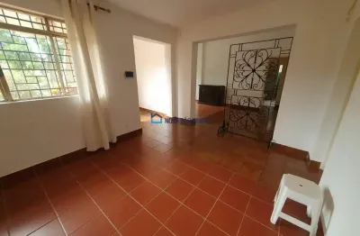 Casa com 2 dormitórios e quintal grande Cidade Vargas, Jabaquara.