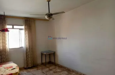 Apartamento à venda com 2 quartos, 1 vaga, a 350 metros do Metrô Liberdade.