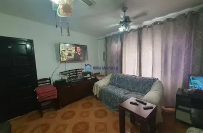Casa ampla na Vila Santa Catarina com 2 moradias 250m², 5 vagas e excelente potencial.