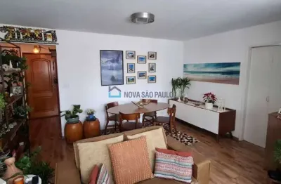 Apartamento 2 quartos com dependência de empregada e 1 vaga fixa.