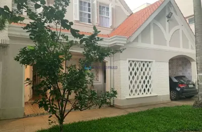 Casa Alto Padrão / Ibirapuera / 582 metros / 04 dormitórios / 09 vagas