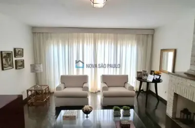 Sobrado espaçoso Chácara Monte Alegre, 4 Quartos, 2 vagas, quintal com churrasqueira.