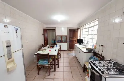 Sobrado com 3 Dormitórios sendo 1 Suíte, próximo do Metro jabaquara