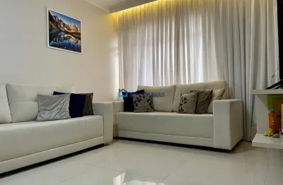 Sobrado à venda no Jardim Oriental com 3 dormitórios, 2 suítes e 2 vagas. Próximo ao Metrô Jabaquara