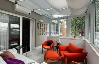 Casa de Condomínio com 4 quartos em Jardim Cordeiro com 330m²