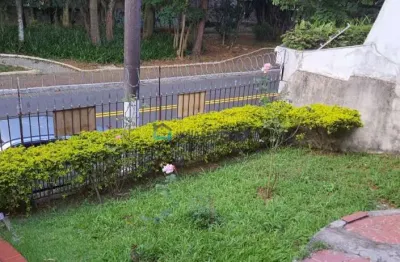 Casa térrea assobradada no jardim da saúde para reforma. com 300m² de terreno.