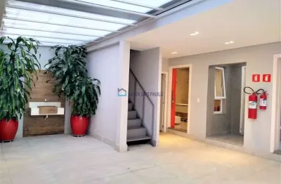 Casa comercial e residencial com 8 salas e 3 vagas, ao lado da estação saúde do metrô