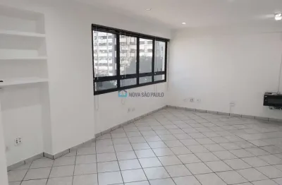 Sala comercial, vaga, junto metrô santa cruz, escolas, bancos, suoermercados