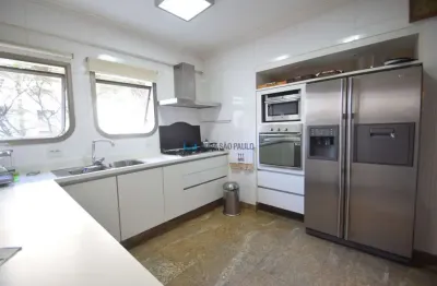 Apartamento com 4 dormitórios sendo 3 suítes | 245 m² | moema |fora da rota