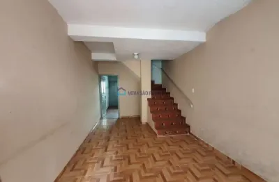 Casa com quintal e entrada lateral na rua maracá, ao lado da academia raia livre!
