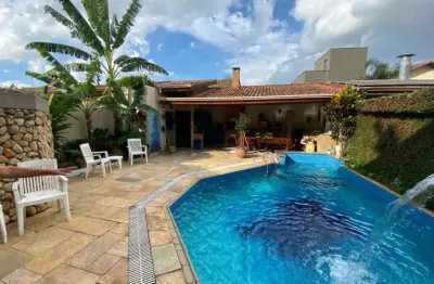 Sobrado à venda com 4 suítes, espaço gourmet com piscina no jardim esplanada