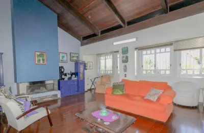 Casa 3 dormitórios à venda no bairro chácara das pedras com 334 m² de área privativa - 4 vagas de garagem