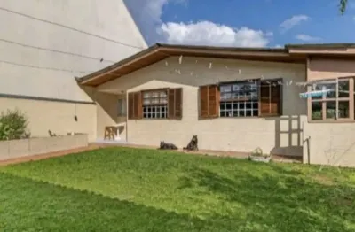 Casa espacosa, construcao 120m, terreno 12x40.  estuda-se permuta.