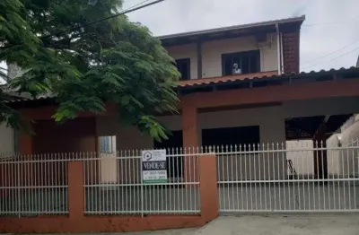 Sobrado no praia de enseada com 3 quartos para venda, 252 m²