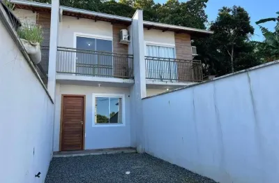 Sobrado geminado no joão costa com 2 quartos para locação, 65 m²